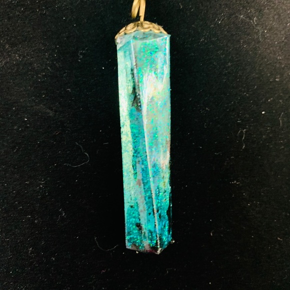 Resin crystal necklaces - Picture 7 of 12